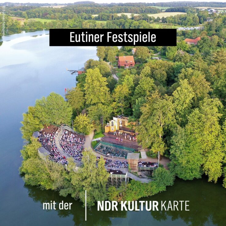 Ansicht der Seebühne der Eutiner Festspiele von oben.